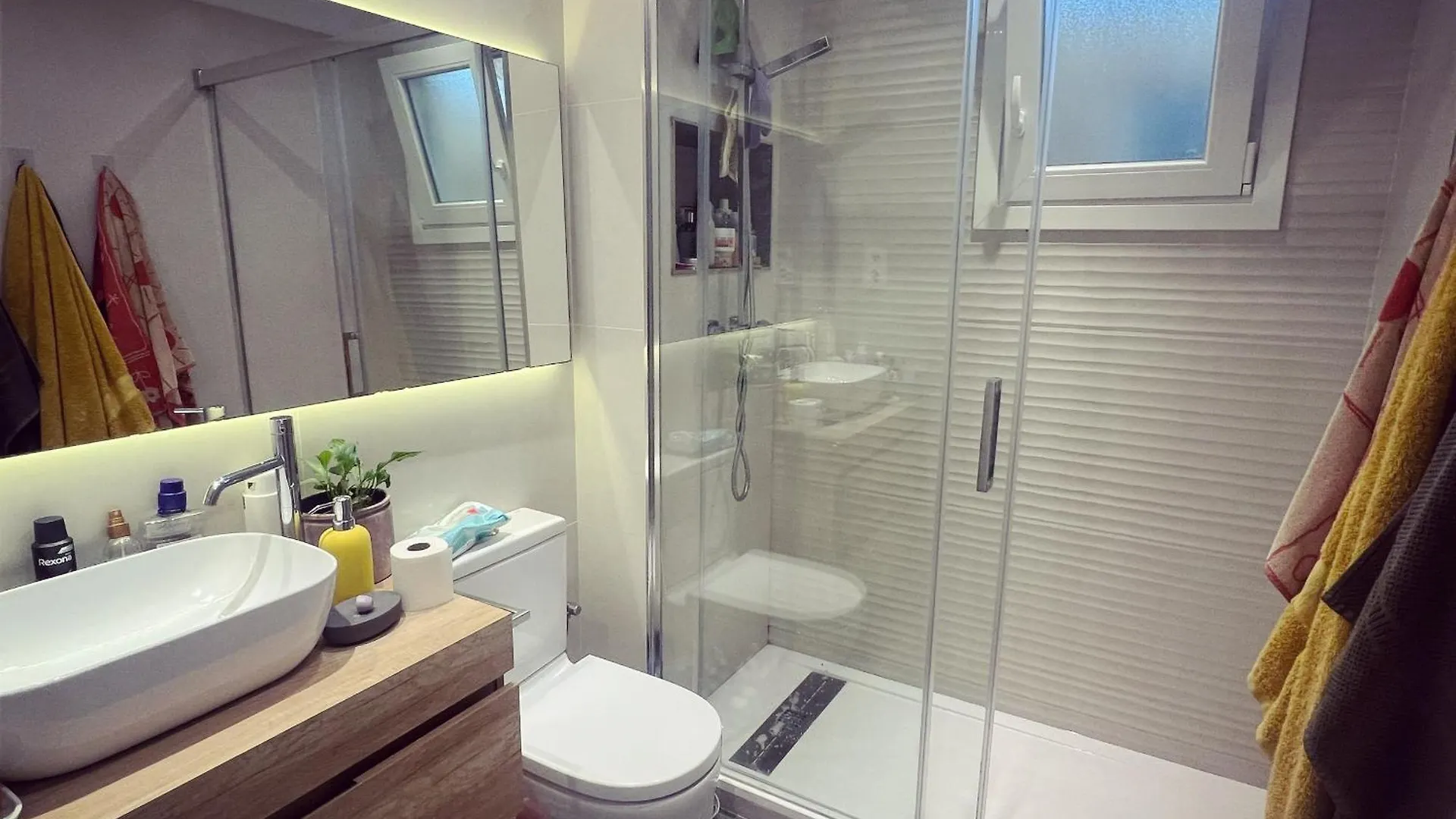 Hostel Private Double Room In A Shared Penthouse With Patios Sant Adria de Besos İspanya